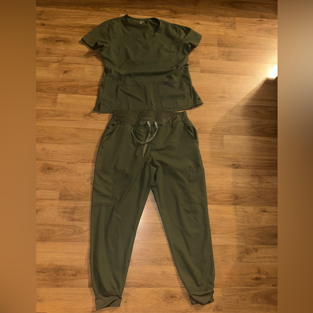 MedCouture INSIGHT Olive Scrub set